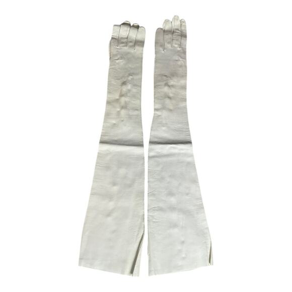Vintage Mantessa Long White Opera Gloves Antique Soft Perl Clasp Detail X-Small - Picture 4 of 10